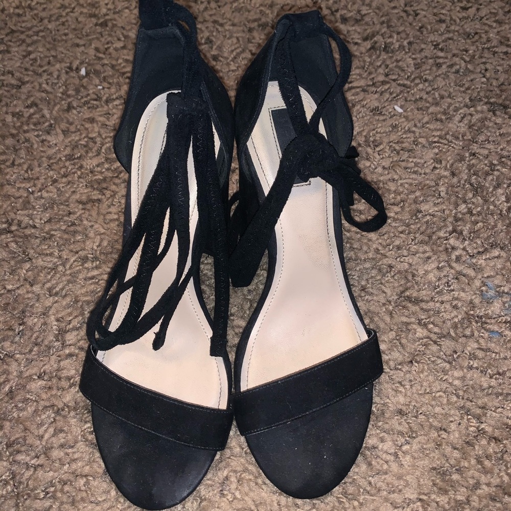 Heels - Picture 3 of 3